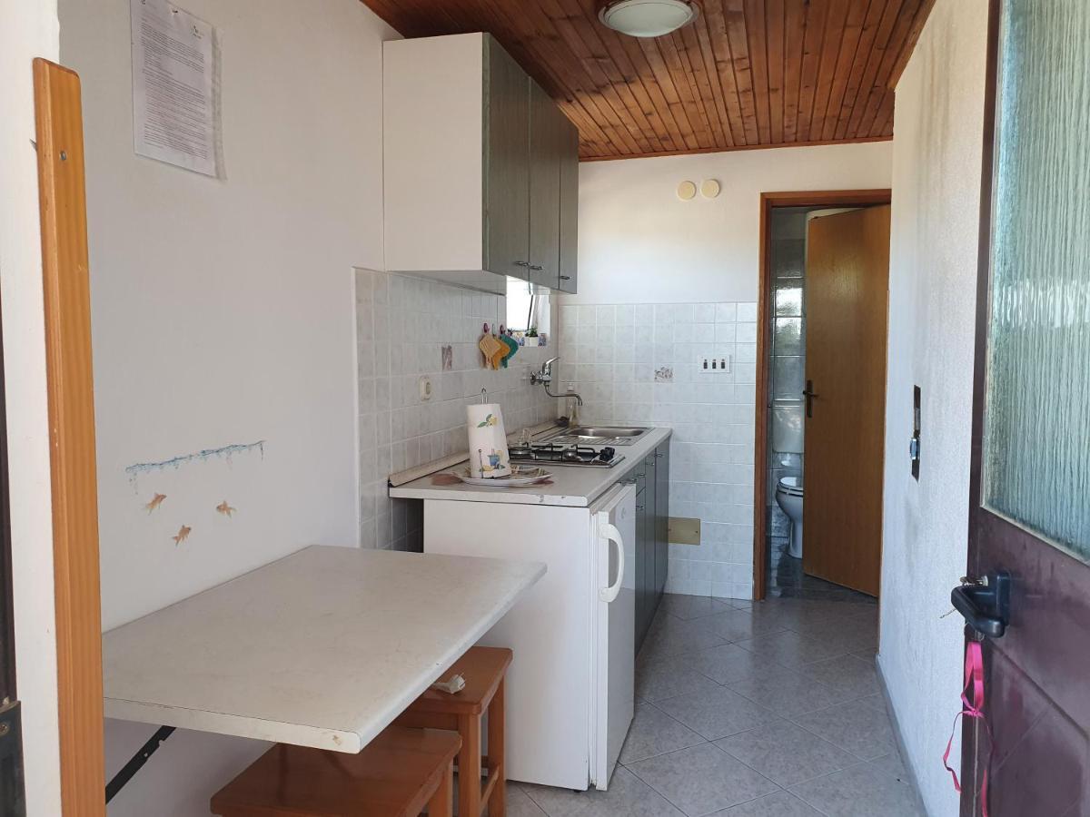 Apartman Letizia Apartment Ustrine Bagian luar foto