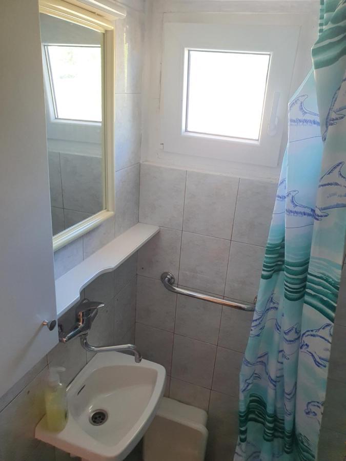 Apartman Letizia Apartment Ustrine Bagian luar foto